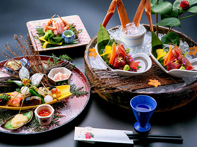 季節限定【石川県ブランド加能蟹会席】とろける刺し、香ばし炭火焼、染みる蟹すき鍋、利き酒付！地元人気の香箱蟹も