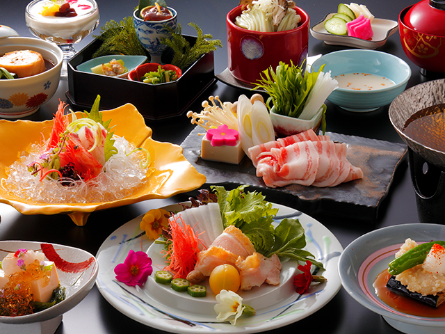 【冬はやっぱり、蟹すき鍋!かに雑炊で〆】◆皆でワイワイ!北陸の冬は、心温まる膳を囲む